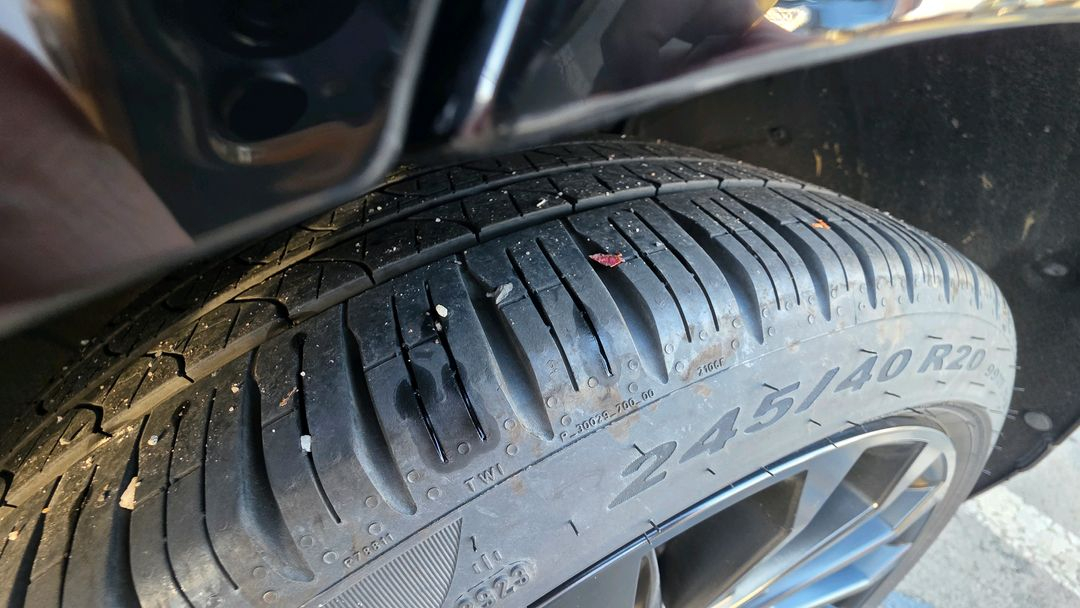 gn7 그랜저 블랙잉크 순정휠타이어 판매합니다. 이미지