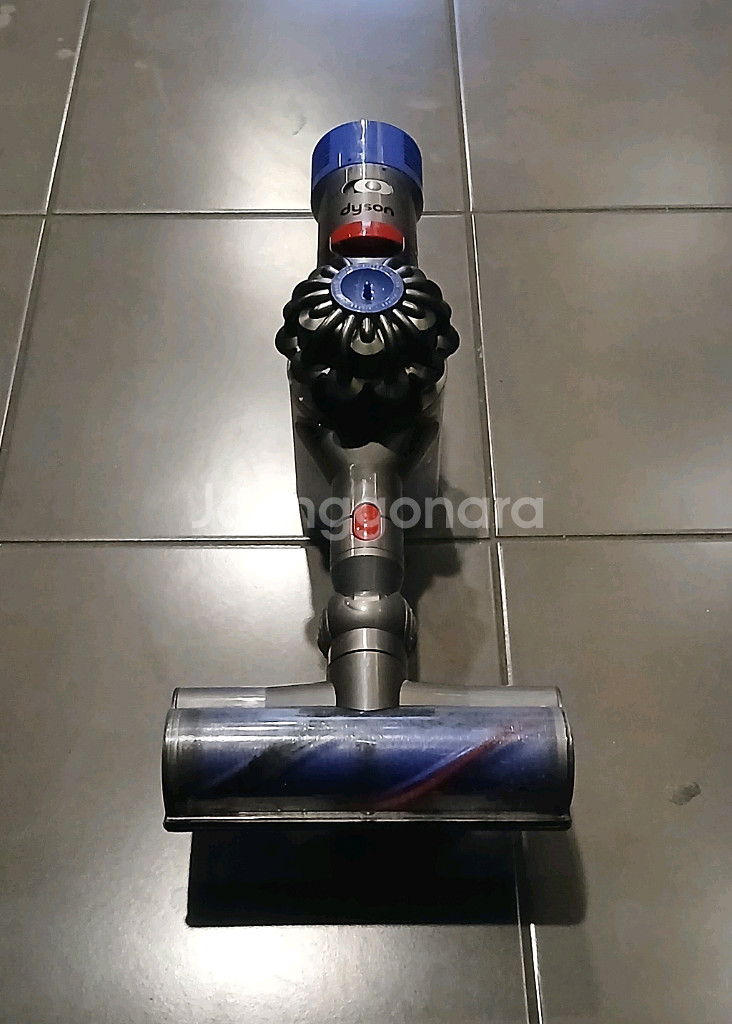 다이슨 SV10/V8 무선청소기 본체+배터리+카페트 브러쉬 팝니다--0