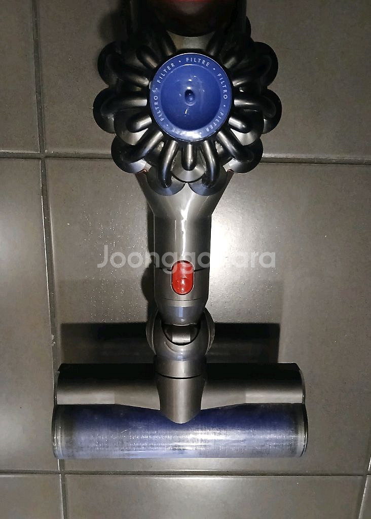 다이슨 SV10/V8 무선청소기 본체+배터리+카페트 브러쉬 팝니다--4