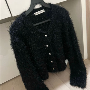 24년 스테이피플 부클 퍼 크롭 펄 가디건 글리터 반짝이 금장 단추 버튼 생일룩 파티룩 연말룩 데이트룩 이미지