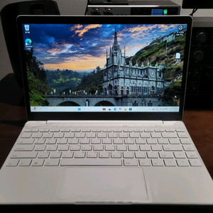 비닐도 뜯지 않은 노트북 판매 합니다