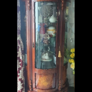 고급 목재 진열장 2개