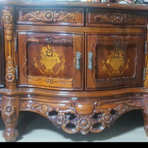 앤틱 스타일 사이드보드/장식장