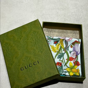 구찌 플로라 프린트 실크 스카프 새거 (종이가방, 풀박스 포함)