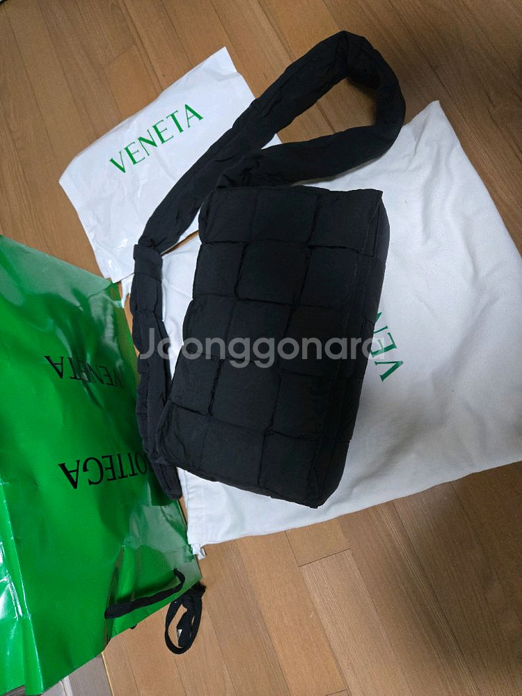 보테가베네타 패티드태크 맥시 카세트백--0