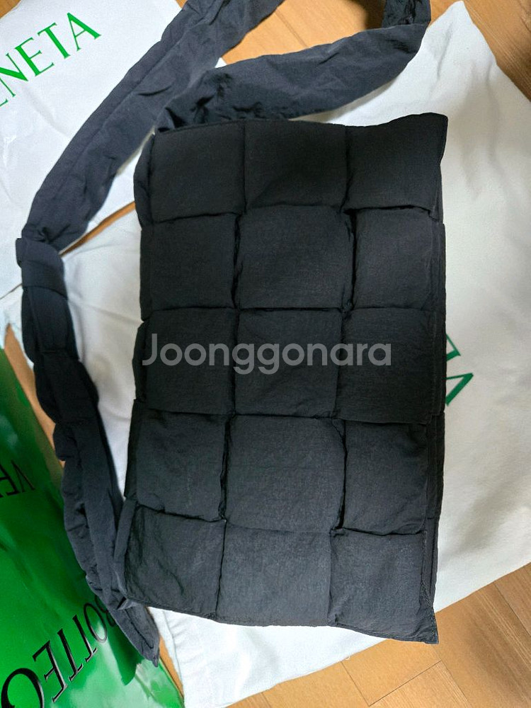 보테가베네타 패티드태크 맥시 카세트백--1