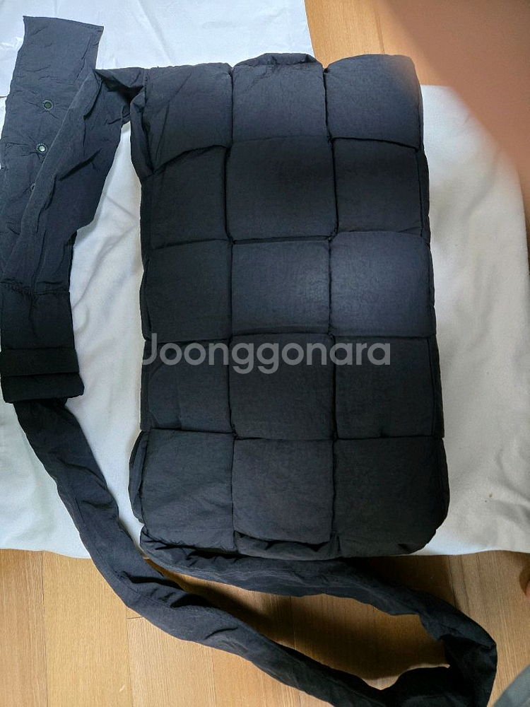 보테가베네타 패티드태크 맥시 카세트백--2