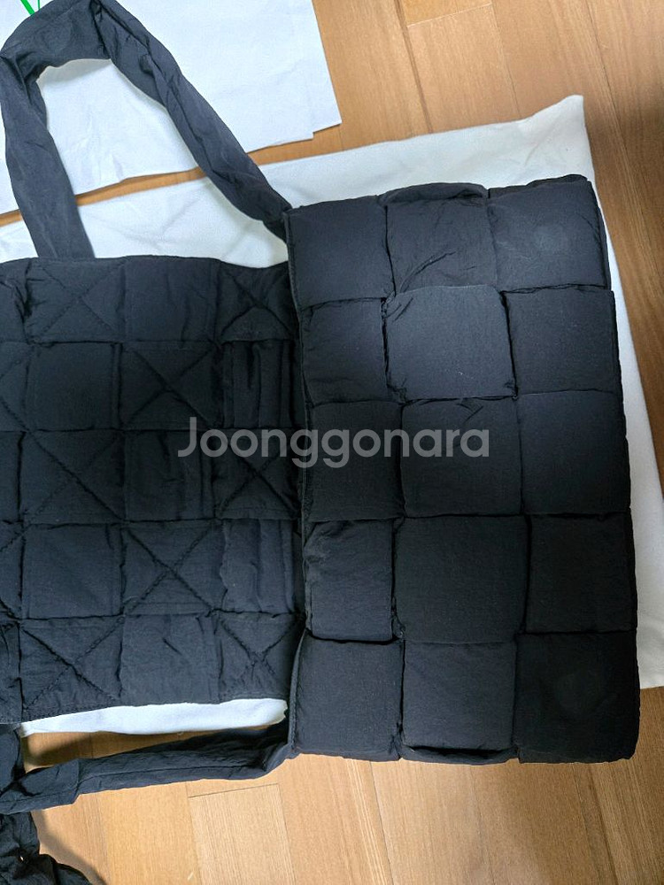 보테가베네타 패티드태크 맥시 카세트백--3