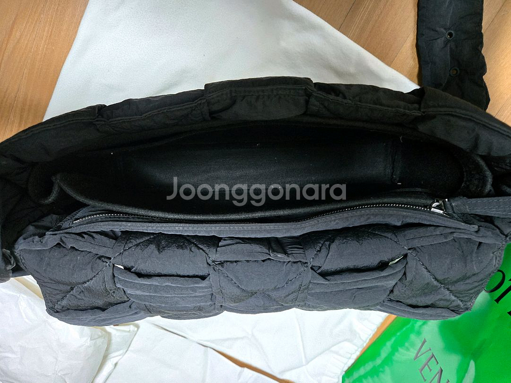 보테가베네타 패티드태크 맥시 카세트백--5