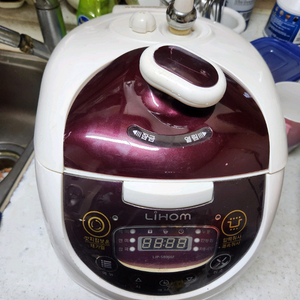 리홈 쿠첸 6인용 열판방식 압력밥솥 LJP-SB066F 판매합니다