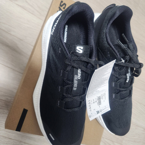 [새상품] 살로몬 남성 런닝 조깅화 AERO GLIDE 3 L47756700, 블랙/285