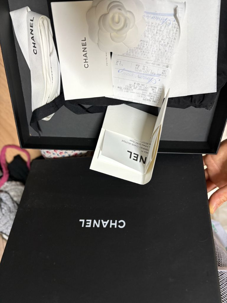 샤넬 캐비어 뉴미듐 클러치 화이트 금장--1