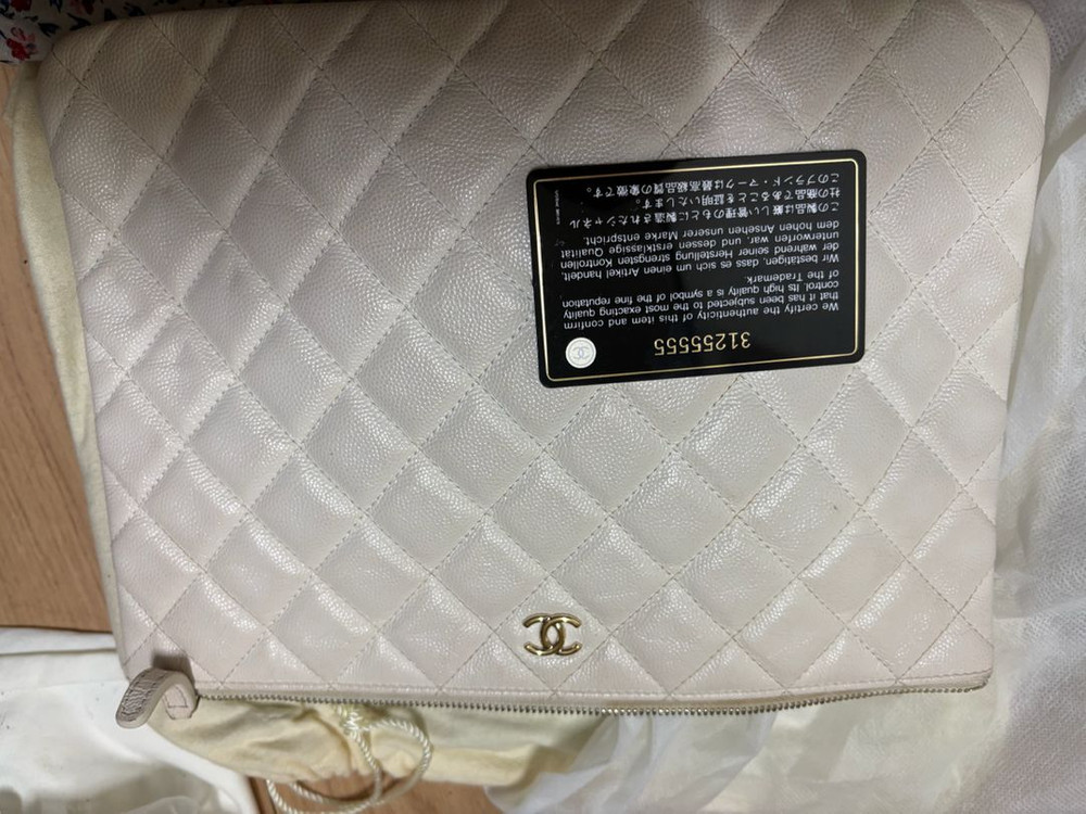 샤넬 캐비어 뉴미듐 클러치 화이트 금장--8