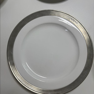 코지타벨리니 디너 플레이트 팝니다