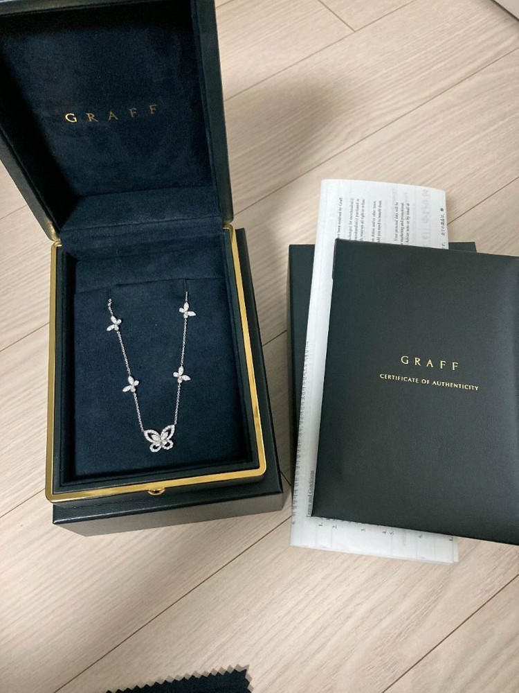 그라프 멀티 버터플라이 목걸이 이미지