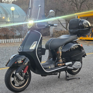 22년식 베스파GTS125 풀세팅 짧은키로수 저렴하게 판매합니다.