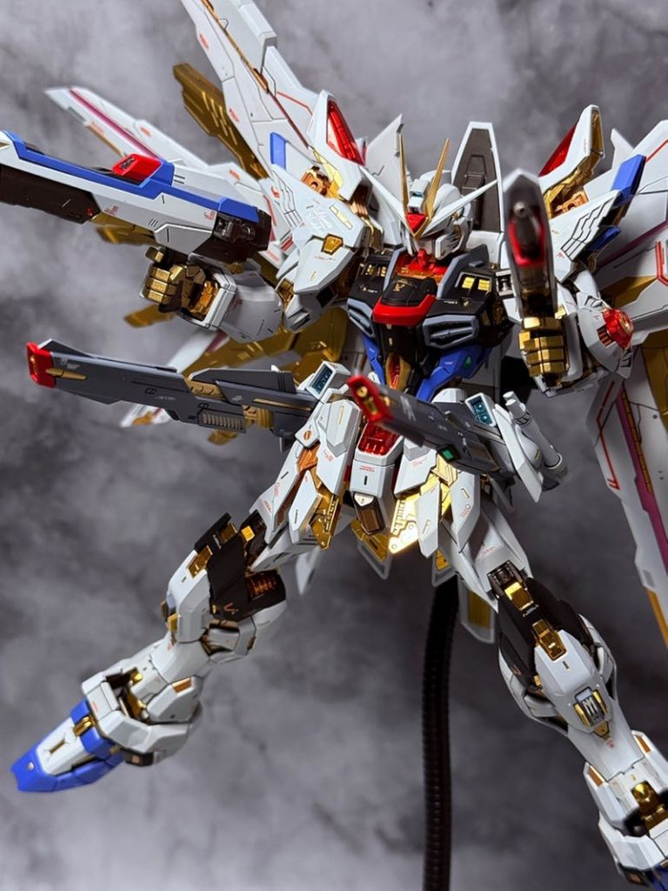 MGEX 스트라이크 프리덤건담 완성작 이미지