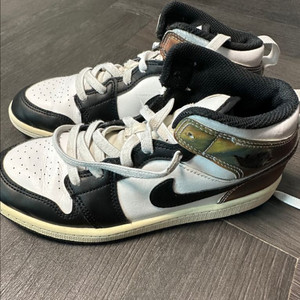 나이키 에어 조던 1 미드 히트리액티브 220mm 이미지