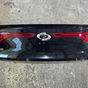 르노삼성 SM6 트렁크 패널 판넬 & 후미등 셋트 팝니다 이미지