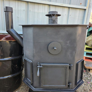 화목난로. 공장. 현장. 이미지