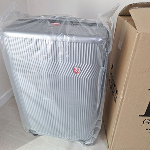 새제품) 24인치 캐리어 확장가능 여행 가방