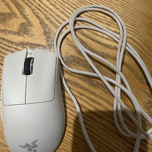 레이저 데스에더 v3 프로 게이밍 마우스