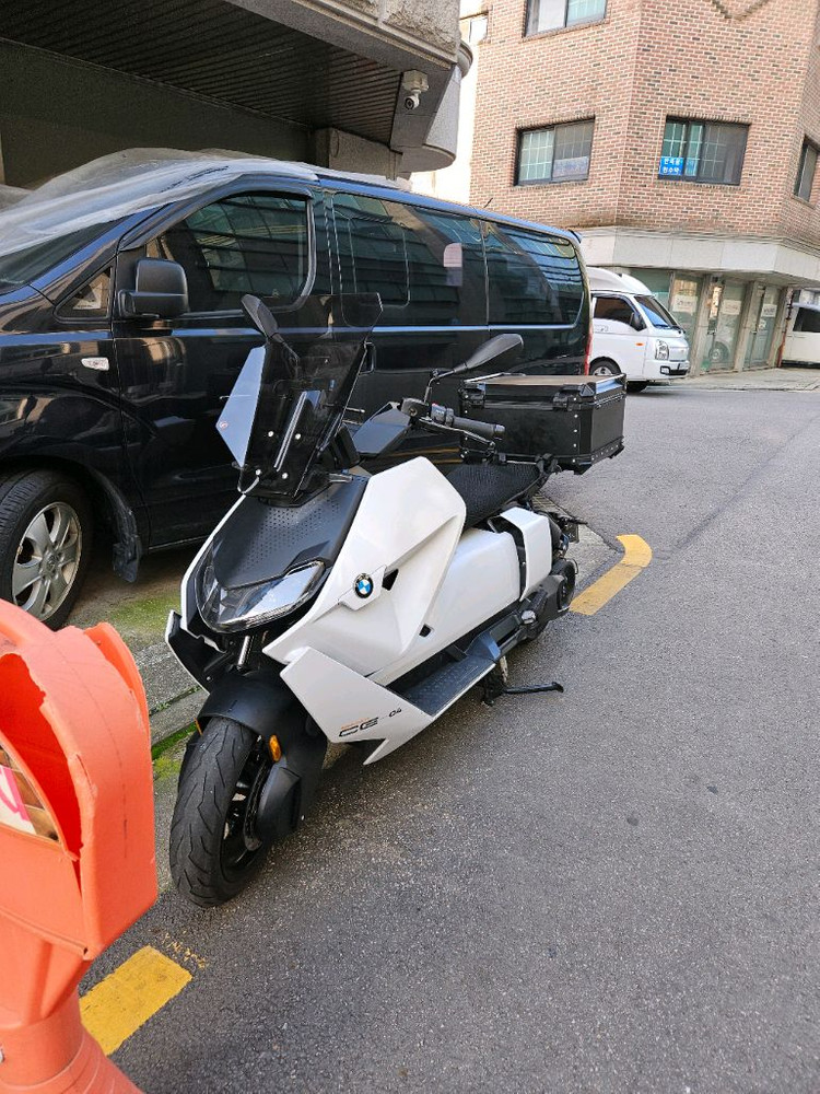 BMW CE04 이미지