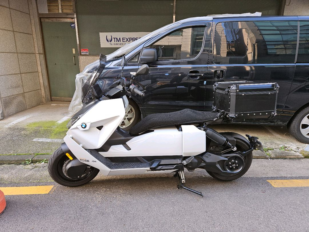 BMW CE04 이미지