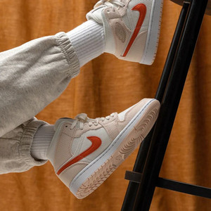 정품 조던 1 미드 코듀로이 오렌지 250새상품