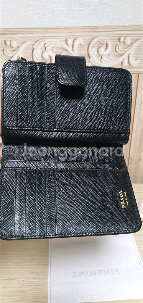 프라다 사피아노 반지갑 중지갑 정품S급(감정O)구찌루이비통디올고야드샤넬셀린느보테가생로랑버버리발렌시아가--7