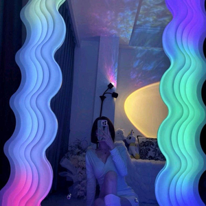 물결거울 네온사인거울 대형거울 포토존거울 태연거울 전신거울 피팅샵거울 삼색거울+테이블 팝니다.