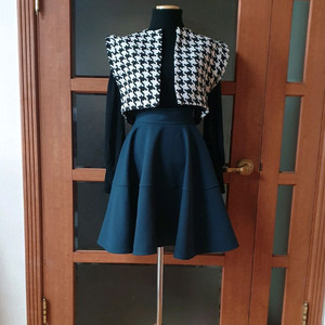 (새제품)지퍼포인트 시보리 풀플레어 스커트