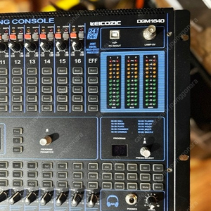 16 채널 디지털 믹싱 콘솔 이미지