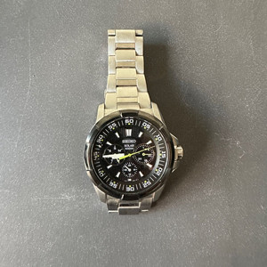 세이코 메탈 손목시계입니다 V1 4J -0BB0