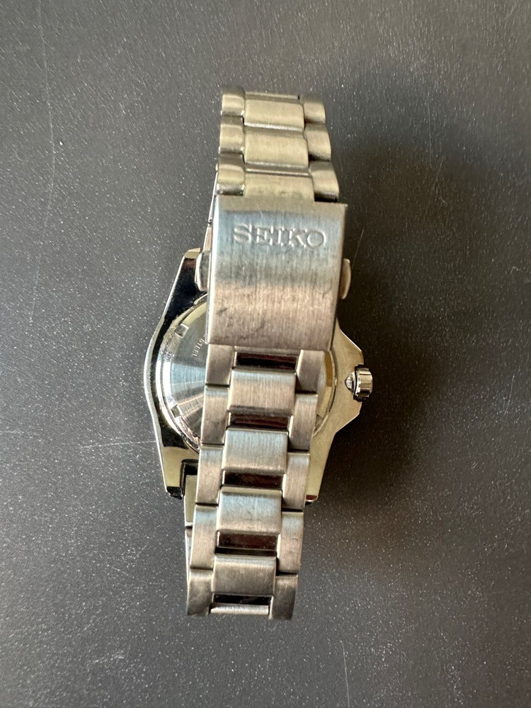 세이코 메탈 손목시계입니다 V1 4J -0BB0--3