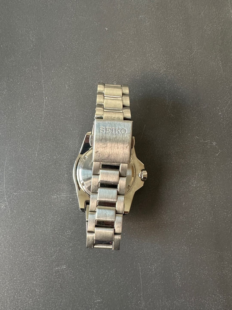 세이코 메탈 손목시계입니다 V1 4J -0BB0--2