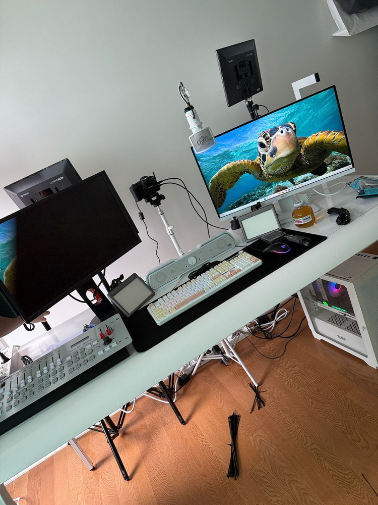 (개봉 새상품) 유튜브,아프리카,SOOP,트위치 스트리밍 방송 장비 일괄판매합니다.(캐논R8,캐논RF28MM,룩스--0