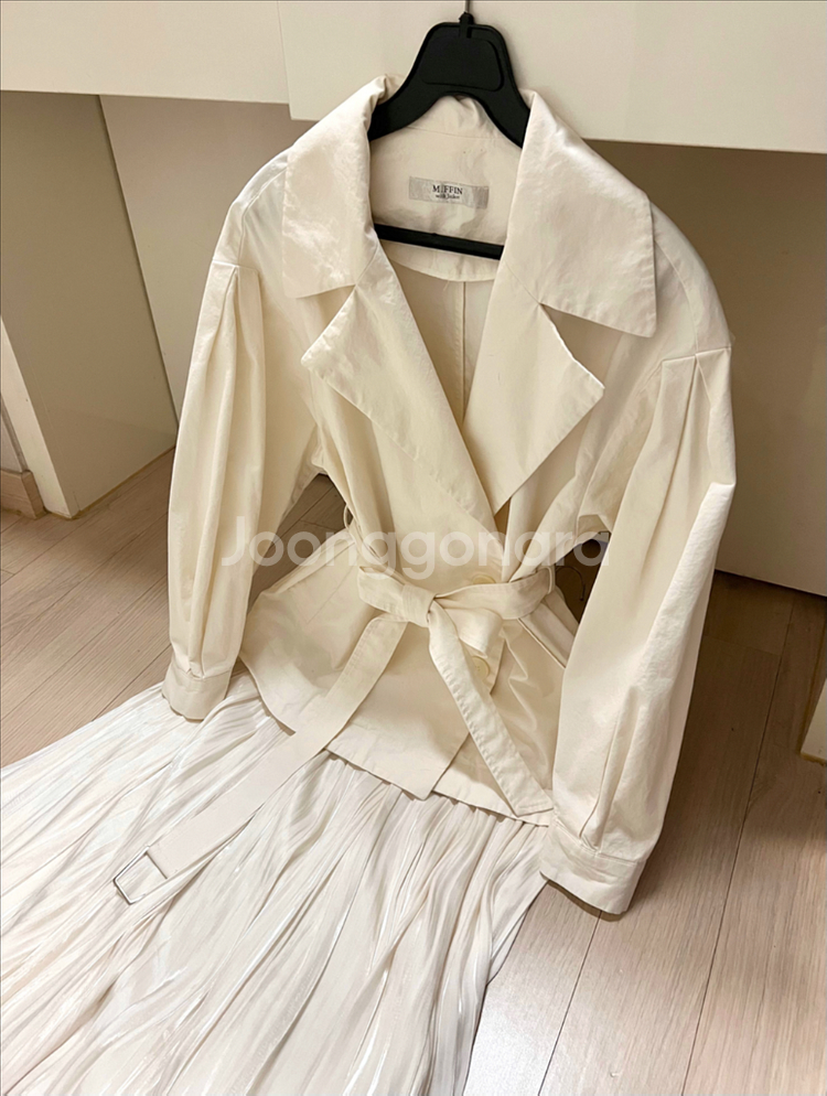 엠핀 퍼프소매 숏 트렌치 + 새틴 플리츠 롱스커트 자켓 코트 셔링 밴딩 주름 치마--0