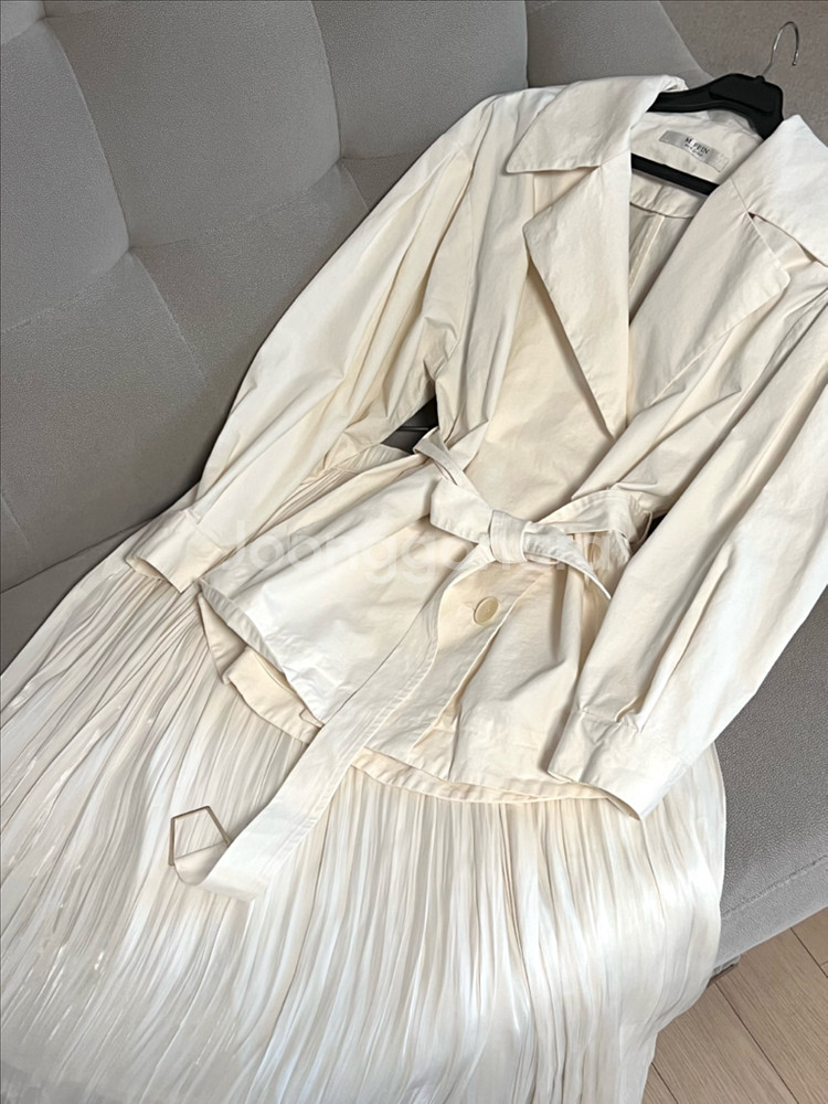 엠핀 퍼프소매 숏 트렌치 + 새틴 플리츠 롱스커트 자켓 코트 셔링 밴딩 주름 치마--1