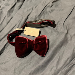 새상품) 톰포드 벨벳 와인 보타이 판매 합니다.