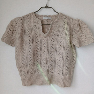 아일렛 반팔 니트