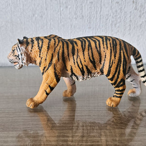 호랑이 피규어