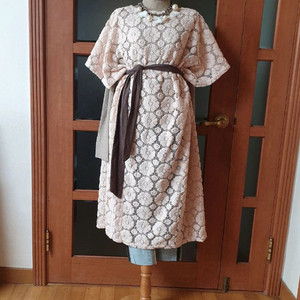 (무배-새제품)보송레이스 박시원피스+자수브로치