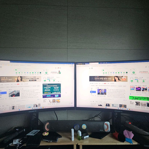 기가바이트 27인치 게이밍 커브드 모니터 2대