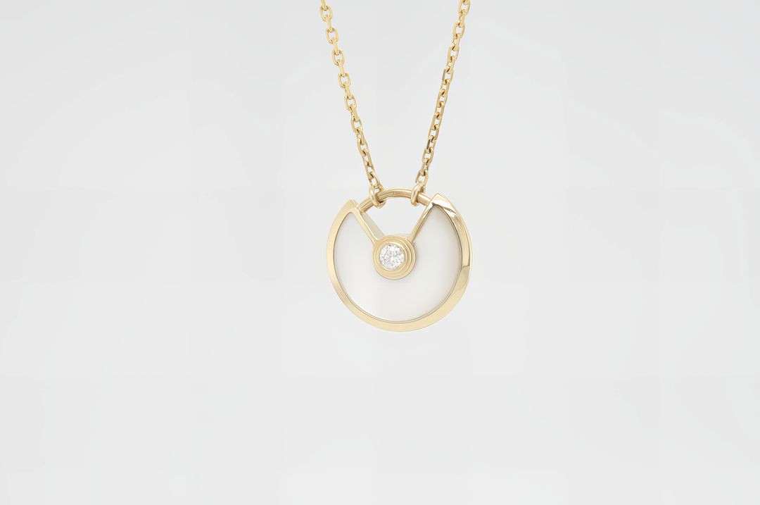 까르띠에 아뮬레뜨 드 까르띠에 천연자개 다이아몬드 18K 옐로우골드 펜던트 목걸이 3.0g 이미지