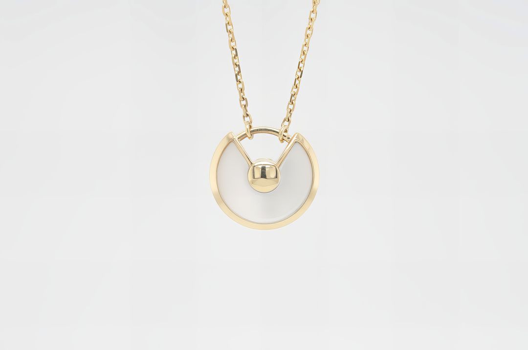 까르띠에 아뮬레뜨 드 까르띠에 천연자개 다이아몬드 18K 옐로우골드 펜던트 목걸이 3.0g 이미지