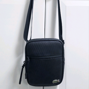 라코스테 크로스백 판매합니다.