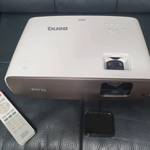 벤큐 W2700 4K 빔프로젝터 무결점 신품급 (신품 케이블 2개 포함)