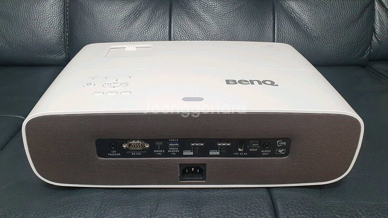 벤큐 W2700 4K 빔프로젝터 무결점 신품급 (신품 케이블 2개 포함)--1