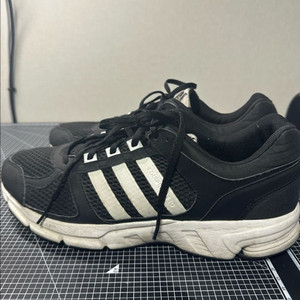 아디다스 이큅먼트 블랙 285mm